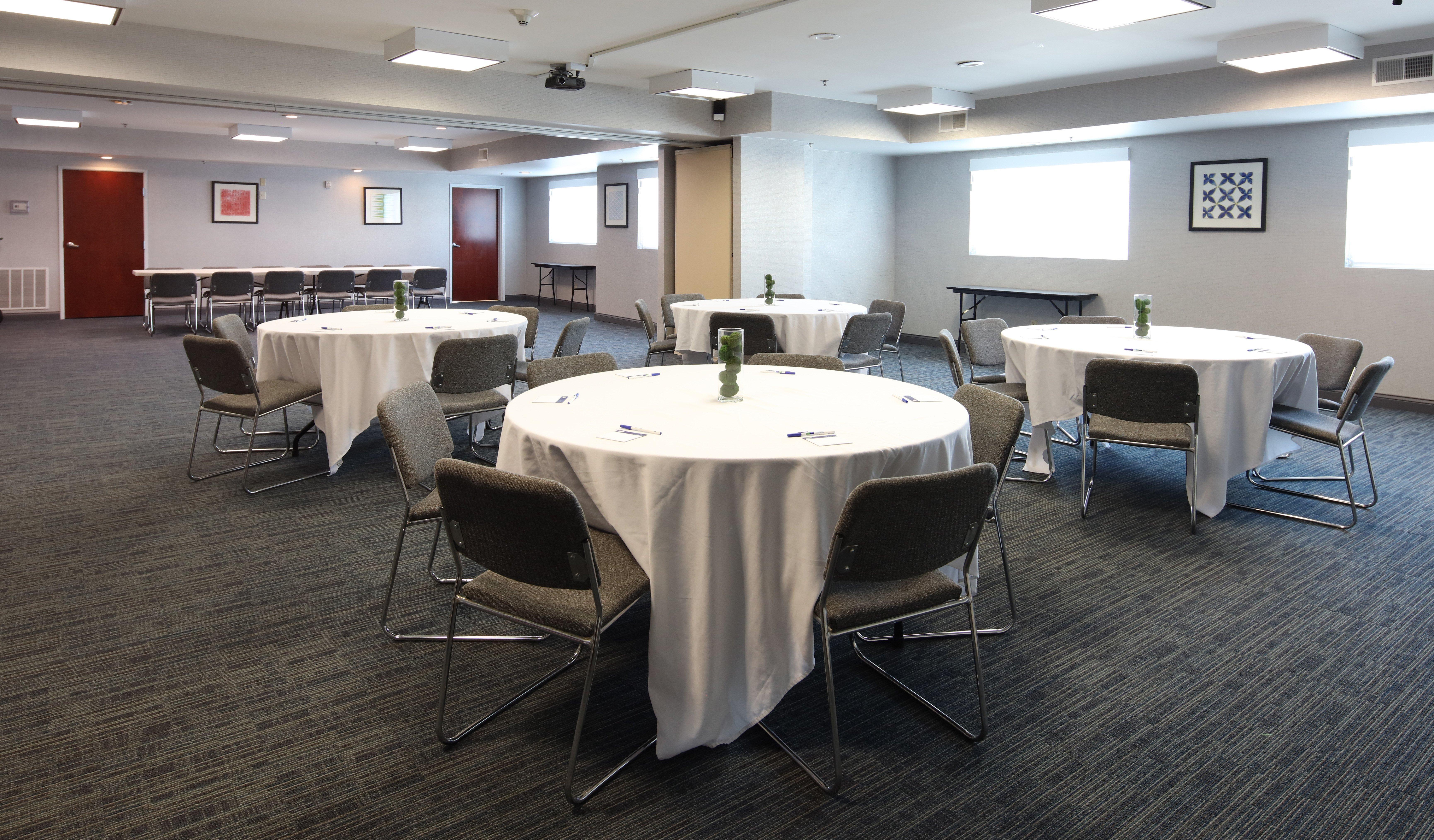 Holiday Inn Express Hotel And Suites Cincinnati Se Newport ベルビュー エクステリア 写真