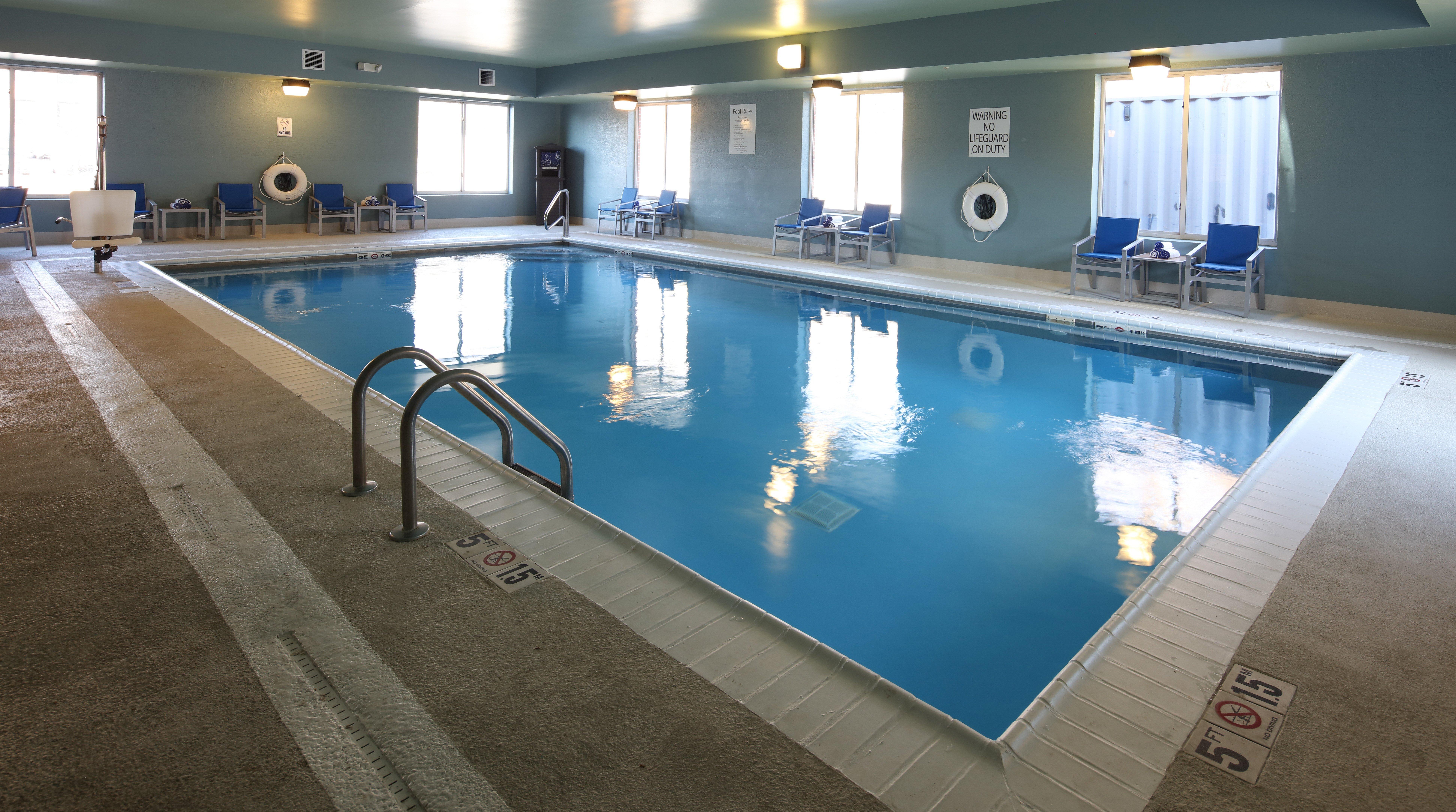 Holiday Inn Express Hotel And Suites Cincinnati Se Newport ベルビュー エクステリア 写真