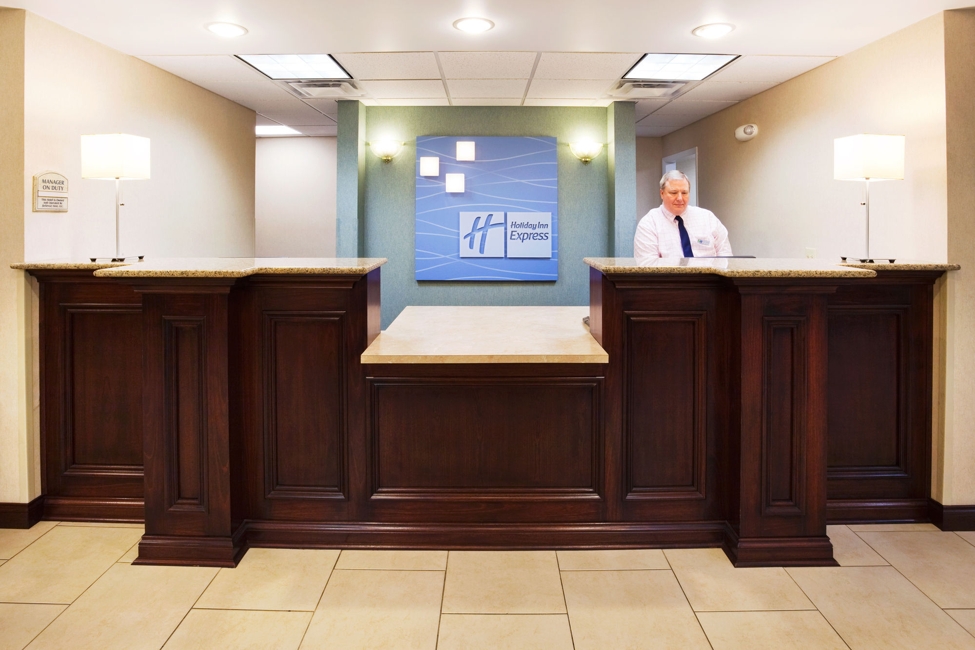 Holiday Inn Express Hotel And Suites Cincinnati Se Newport ベルビュー エクステリア 写真